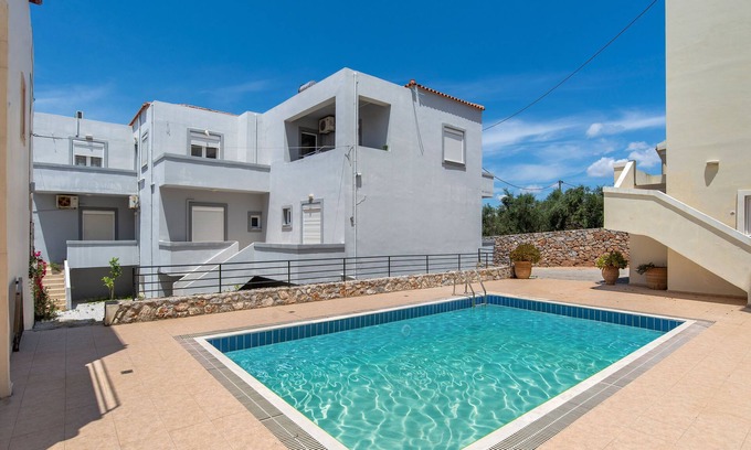 Plaka House | A house in Almyrida with a communal pool