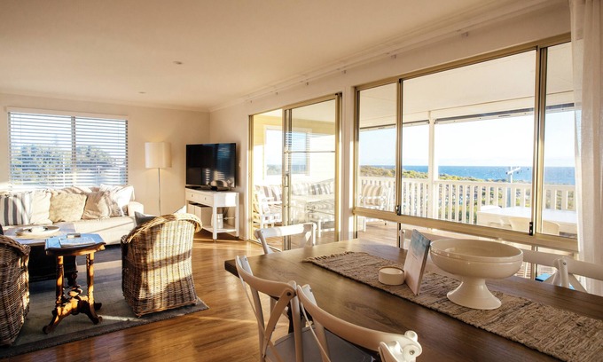 Guilderton House | A little LUXE & BIG views! n300 Meters to beach!nSleeps MAX 8; Pet friendly