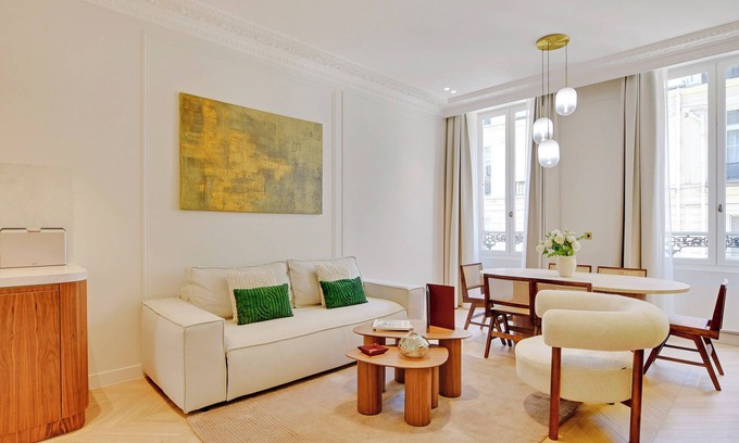 Madeleine Apartment | A Luxurious 2-BR/2BA with Services in La Madeleine - Opéra