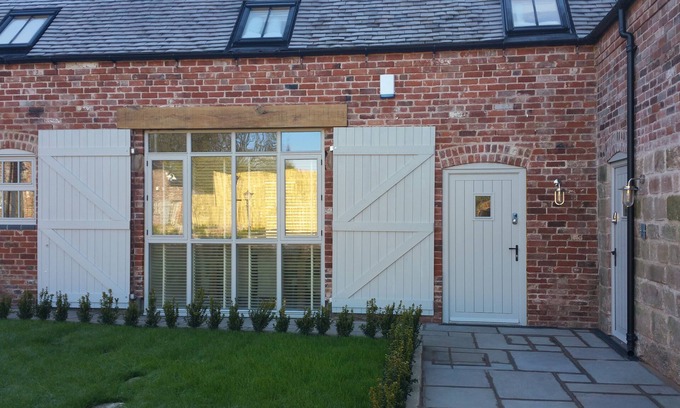 Forsbrook House | A luxury barn conversion 15 mins from Alton Towers