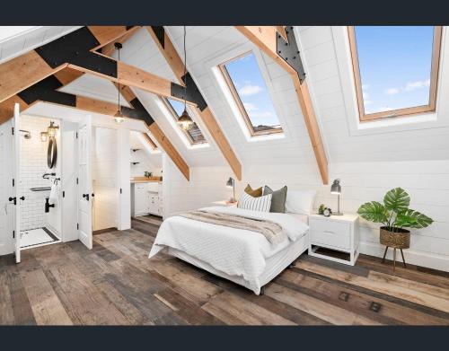 Caulfield South House | A Majestic Victorian Private Rear Access Quarters
