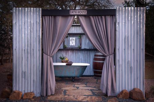 Fredericksburg House | A Nest For Two, Bathhouse, Firepit, Sleeps 2