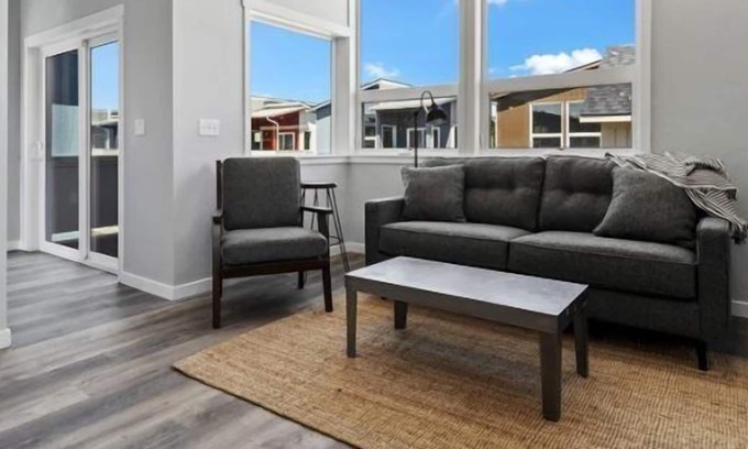 Boise Villa | A park-like setting between the BRAND NEW homes provides a way to relax and meet the neighbors.