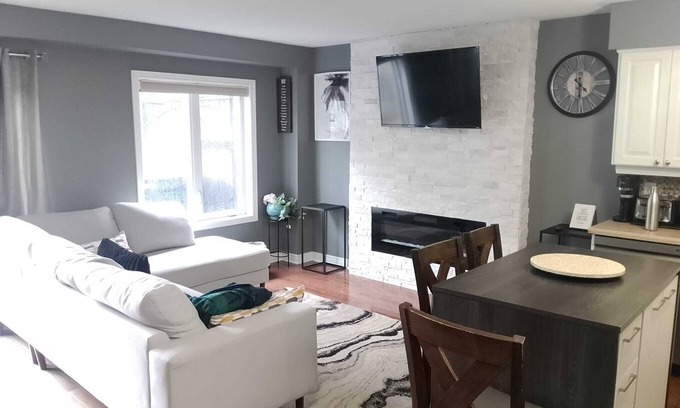 Brantford House | A pristine 3-bedroom townhouse