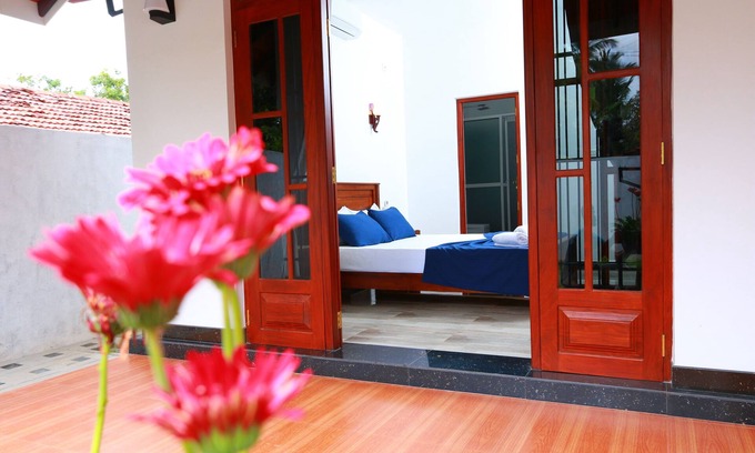 Daluwakotuwa Villa | a private house with a garden