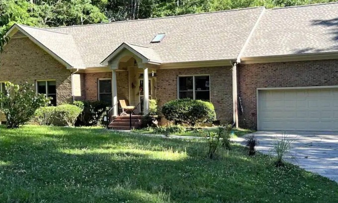 Creedmoor Villa | A quiet, relaxing, big and comfortable place.