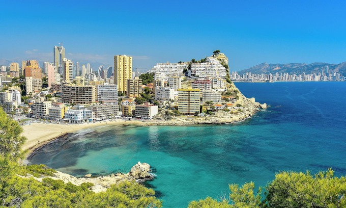 Hayward House | A Room with great value in Hayward