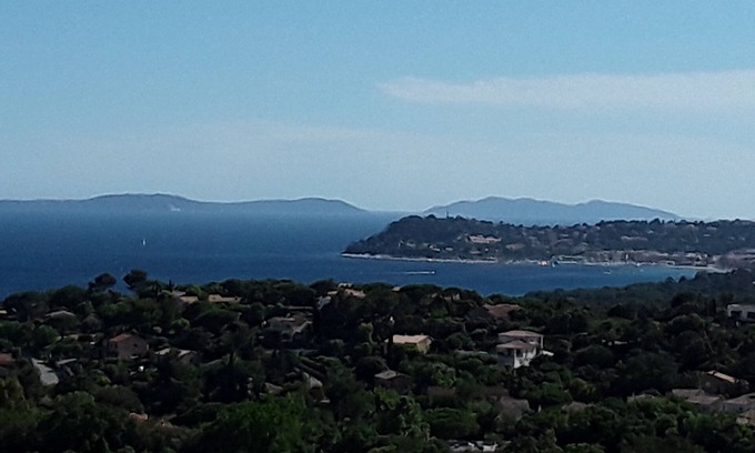 La Croix-Valmer Apartment | A SAISIR 16 au 23 août. Breathtaking sea view - Parking - Swimming pool - Housekeeping