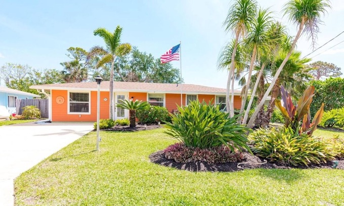 Venice House | A short Walk to Venice Beach! Family-Friendly house with private pool!