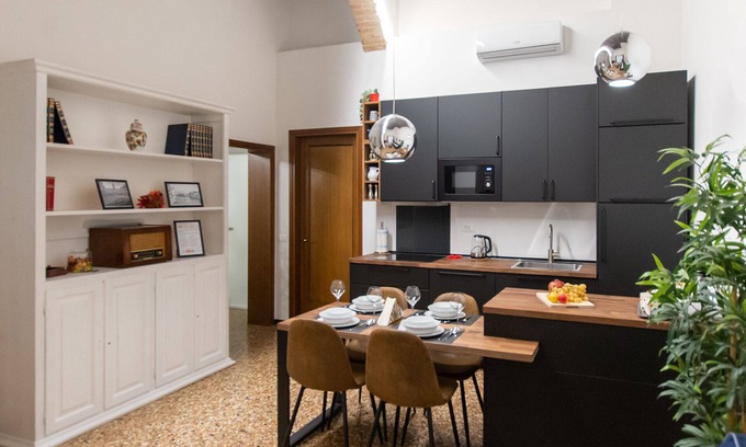 Historic Centre Apartment | A stone's throw from the Duomo - Deluxe