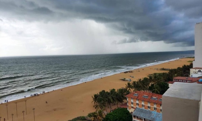 Negombo House | A Studio apartment with A/C,Free WiFI&Roof top Pool with a scenic view of ocean