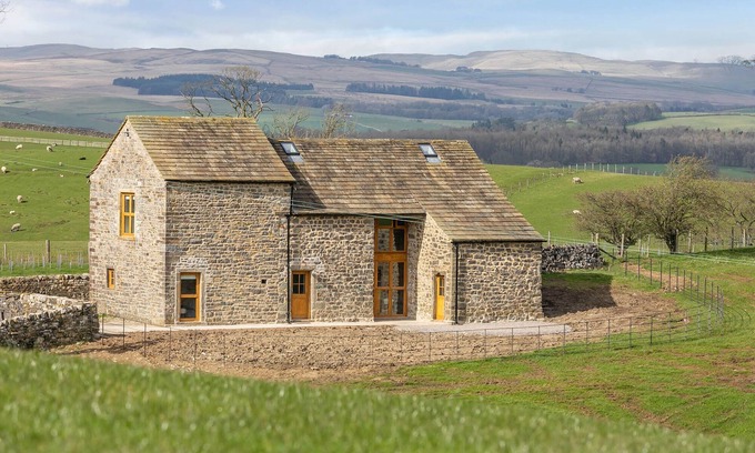 Skipton House | A stunning barn conversion sleeping 7 guests with hot tub located at an award winning wellbeing resort