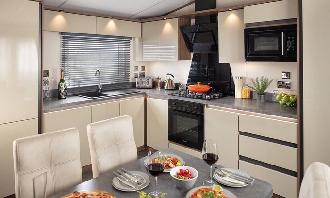Berwick-upon-Tweed House | A stunning 13-foot home with an open plan centre lounge.