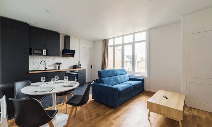 Guingamp Apartment | A sunny setting with a garden view - Gare -Hôtel Lefort