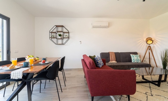 Espartal Apartment | A TARAMBOLA - Walking distance to Monte Clerigo and Amoreira beaches