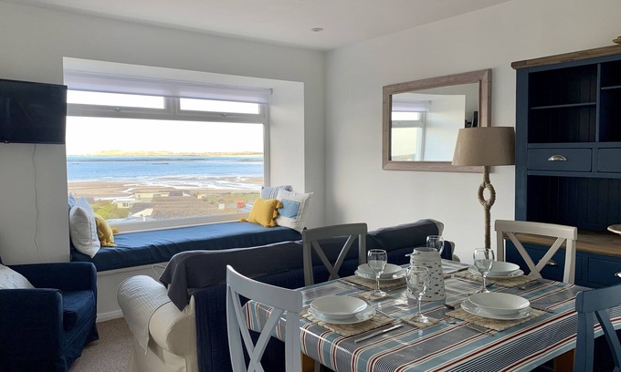 Rhosneigr Apartment | A top floor seaside apartment sleeping 5 in 2 bedrooms with panoramic sea views.