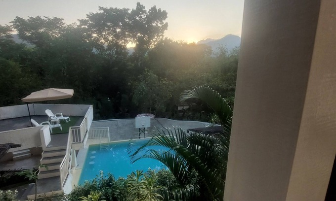 Puerto Princesa Apartment | A touch of pink secret garden resort