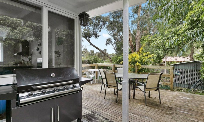Anglesea House | A Tranquil Retreat - Relaxed Beach Living.