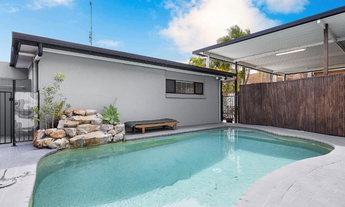 Mooloolaba House | A Tranquil Sunshine Escape with Pool and Deck