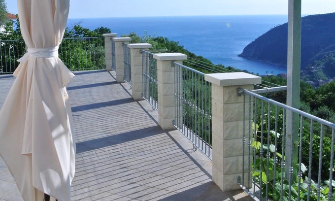 Casale Villa | A window on the Gulf of Moneglia and a passepartout for the 5 Terre
