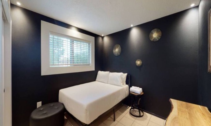 Fair West Apartment | A1 Beautiful and Modern Design with 2 King beds.