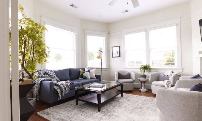 Cannonborough Elliotborough House | A3 at Saint Philip Square, One Block to King, Spacious Historic Stay