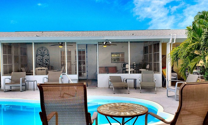 Florida North Atlantic Coast House | abc 4/3 Private, HEATED Pool Home, Minutes to Beaches, Stadium, Shopping, PGA!