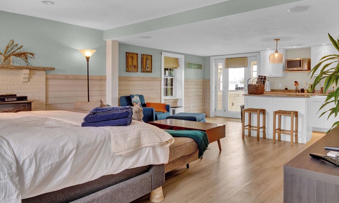 Minot Apartment | ABC - Apartment By the Sea