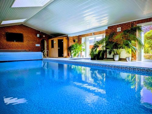 Goxhill Villa | Aberfall Pool Hot Tub Saunas Gym Cinema Grounds
