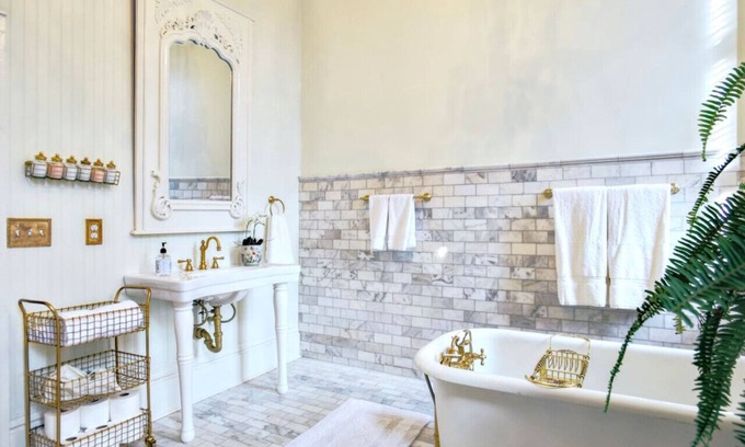 Natchez Apartment | Above Bank Alley Suite