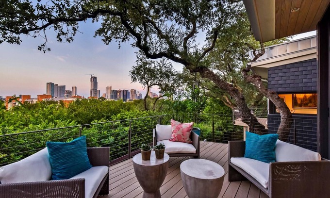 Barton Heights House | Above Capitol View I Skyline Views I Pool/Spa I Events I Weddings
