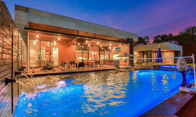 Austin House | Above Pinnacle I Modern Luxury | Pool&Spa | Casita I Events I Services