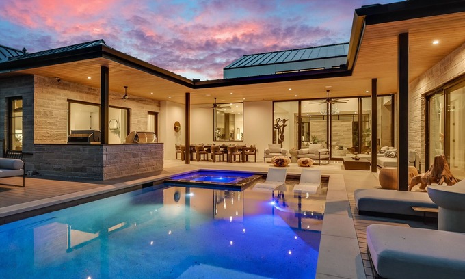 Barton Hills House | Above Platinum I Pool&Spa I Sauna I Modern Luxury I Services I Outdoor Living
