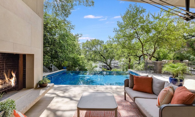 Austin House | Above Waterfalls I Premier | Party Dock I Pool I Theater I Luxury I Services