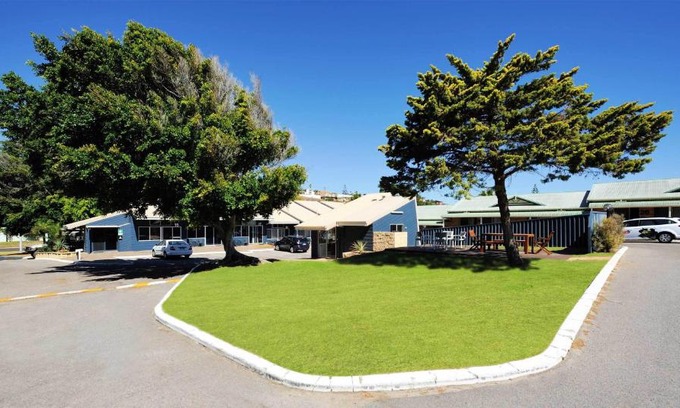 Tarcoola Beach Hotel | Abrolhos Reef Lodge