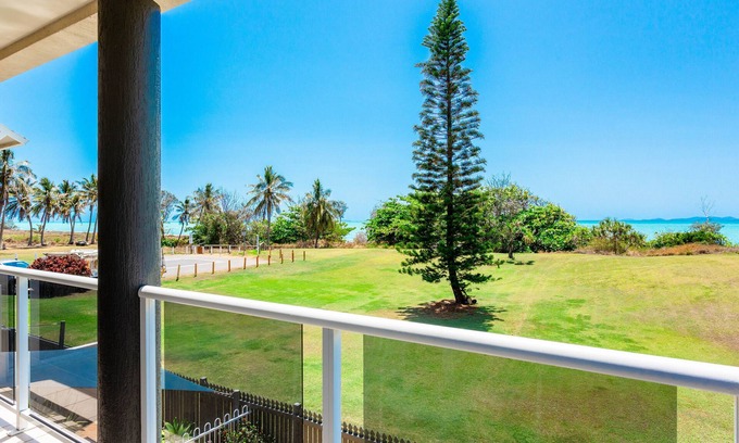 Yeppoon Apartment | Absolute beachfront - and your own private swimming pool!?