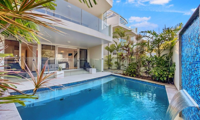 Marcoola House | Absolute Beachfront Beach House with Amazing Views