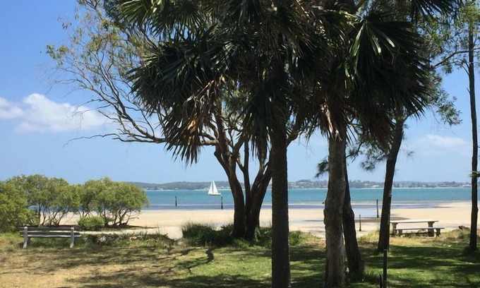 Mid-Coast Council House | ABSOLUTE BEACHFRONT PINDIMAR >Nbn WiFi with foxtel sports and various TV apps