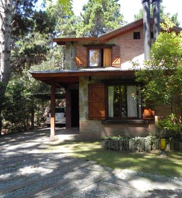 Costa del Este House | Acacias Blancas