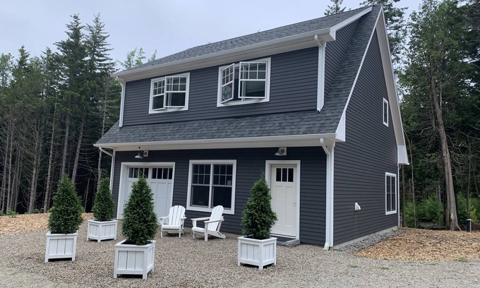 Southwest Harbor Apartment | Acadia Quiet side Studio. Modern feel in the quaint Maine woods. Full kitchen.