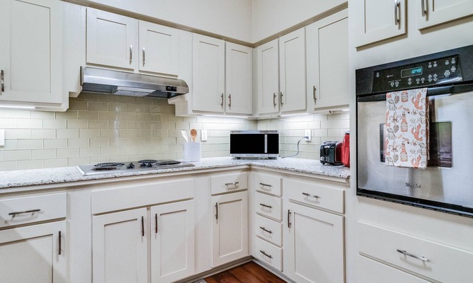 Lafayette House | Acadiana Charm - A Cozy Retreat in the Heart of Tradition