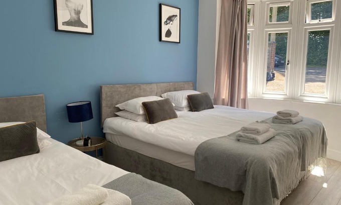 Southampton House | Accessible 3-bedroom bungalow with patio +driveway