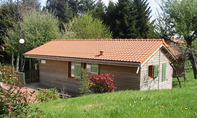 Les Noes Cottage | Accessible Chalet with Terrace, Pool, and Recreational Activities in Scenic Village