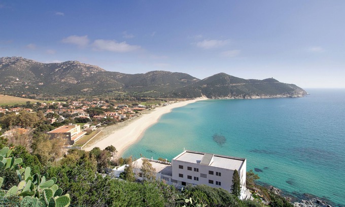 Solanas Villa | Accogliente Villa Immersa nel Verde con Incantevole Vista Mare