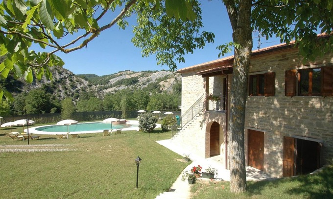 Apecchio Apartment | Accommodation in a cave with hot tub