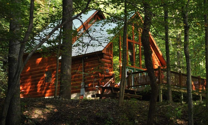 Gatlinburg Cabin | Across the road from the National Park boundary! 1.8 miles from downtown!