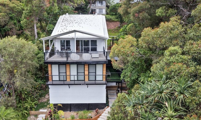 Point Lookout House | Adder View by Discover Stradbroke - close to Home Beach & Adder Rock