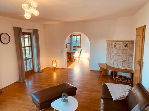 Thyrnau House | Adlerhorst, 4 Schlafzimmer, Blick in die Alpen, Parkplatz