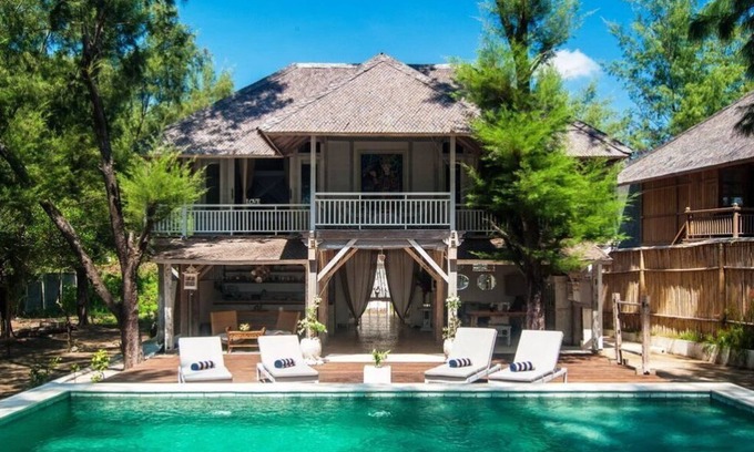 Gili Trawangan Villa | Adorable 4BR Villa - Gili Trawangan! 1Min Walk To The Beach! W/Swimming Pool!