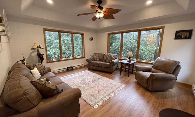 Pocono Pines House | Adorable & affordable! Minutes from Camelback and Kalahari!